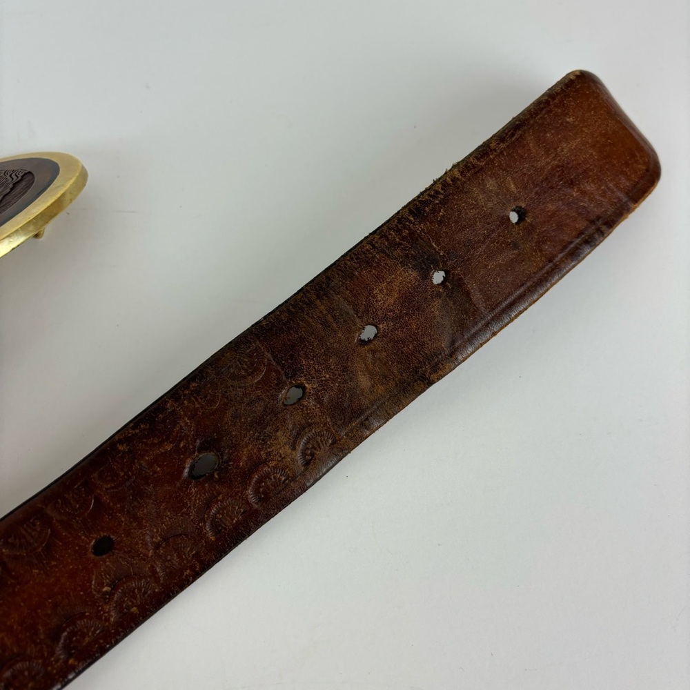 Leather belt in brown with wood etched horse head/brass buckle-33-38” waist - Picture 2 of 11
